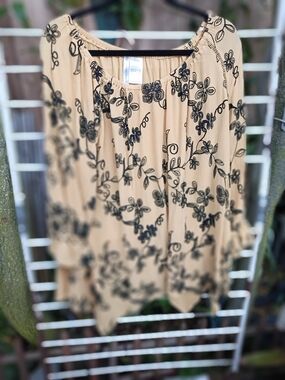 Forgotten Grace Floral Tunic in Tan & Black Size 1XL